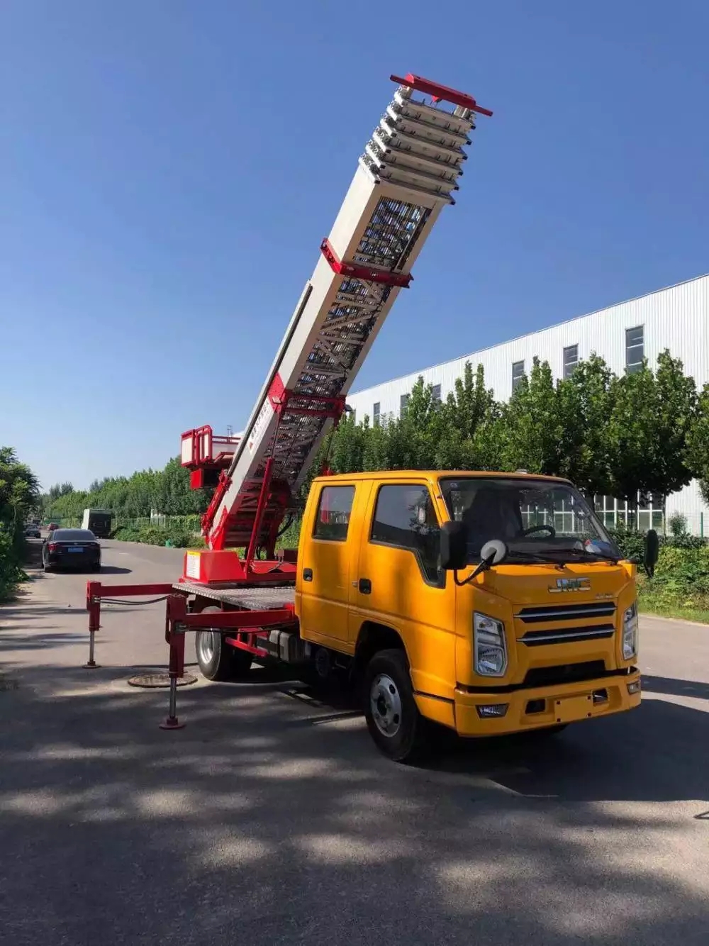 淳安附近的云梯车出租服务：轻松解决高空作业需求